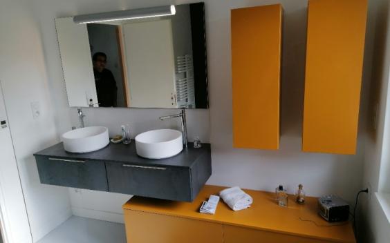 Réalisation complète d'une salle de douche contemporaine 